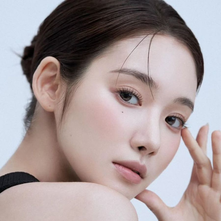 Thời gian giữ màu phẩy sợi sẽ phụ thuộc vào nhiều yếu tố như nền da, cơ địa, kỹ thuật thực hiện và cách chăm sóc