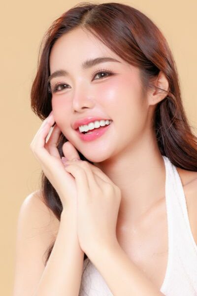 Môi lên màu chuẩn đẹp chỉ sau vài ngày, nhìn tươi tắn cả ngày mà không cần đánh son. Thợ làm rất mát tay và tư vấn kỹ lưỡng.  (Chị Thanh Hằng – 37 tuổi)