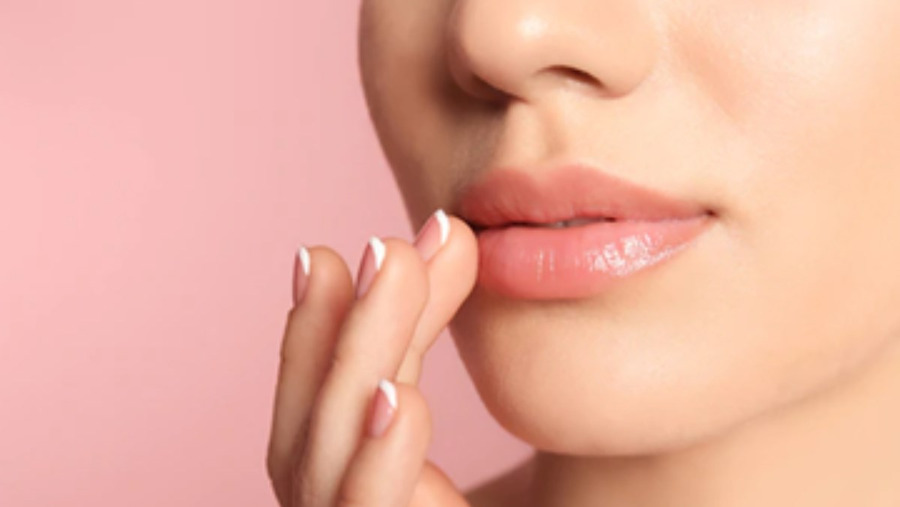 Kinh nghiệm lựa chọn màu phun môi collagen theo tình trạng môi