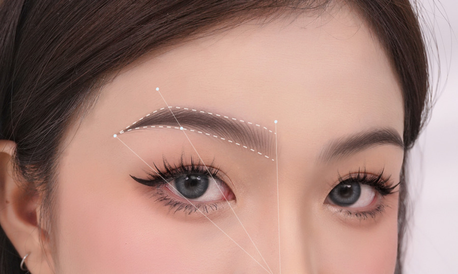 Phẩy sợi lông mày là một kỹ thuật phun xăm thẩm mỹ hiện đại tạo từng sợi lông mày sắc nét như thật