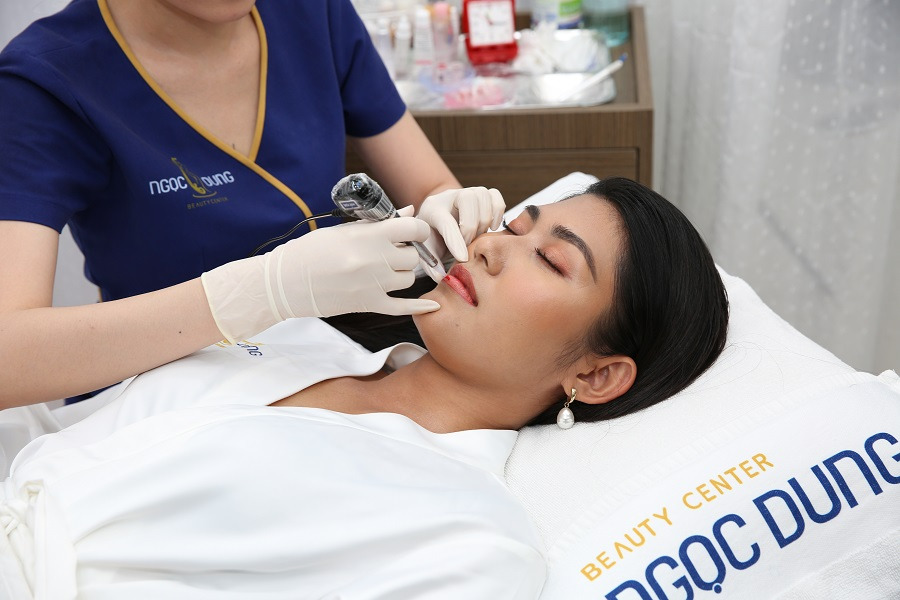 Phun môi pha lê đẹp tại Master Phun Xăm - Tư vấn màu môi miễn phí