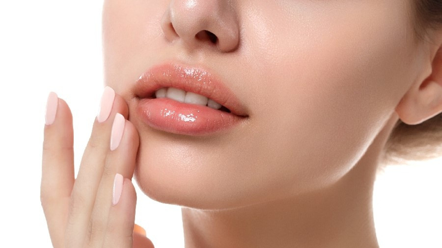 Lựa chọn màu môi phun phủ bóng collagen dựa vào độ tuổi